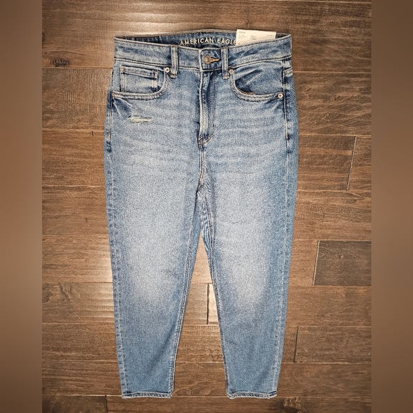 American Eagle Brand New Light Blue Mom Jeans sz 2 short - Picture 10 of 10